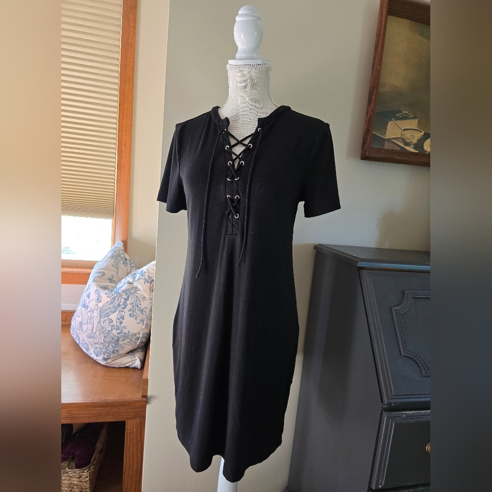 White House Black Market  Small Womens Stretch Dress Short Sleeves Lace Front